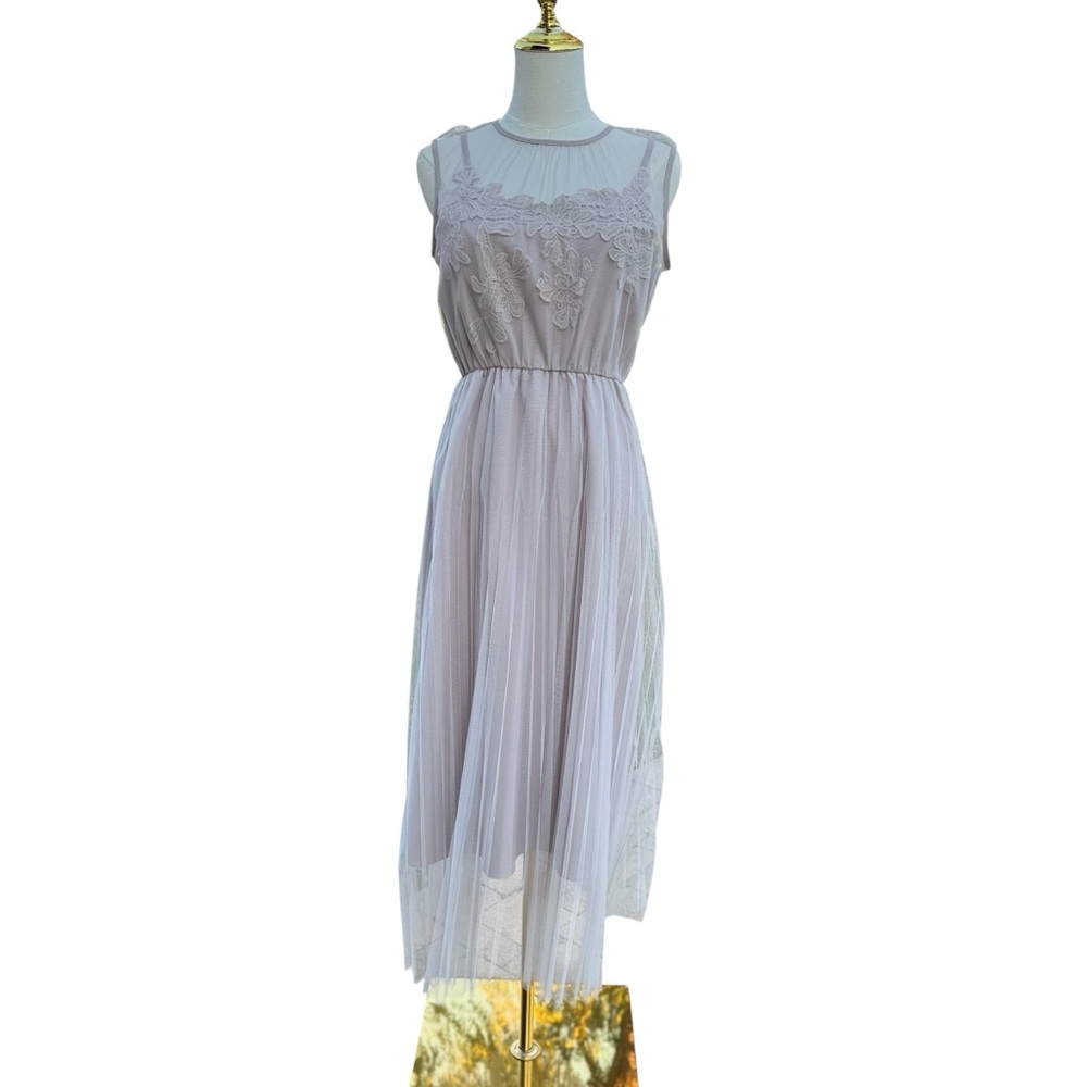 Elegant Sleeveless Lace Dress in Lavender | Embroidery | Pleated